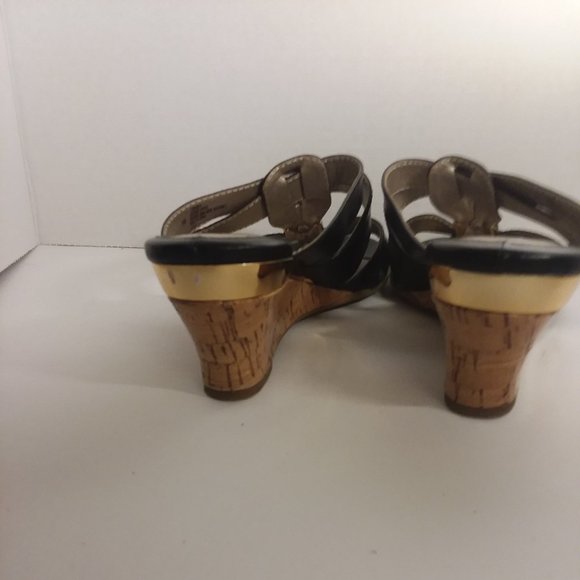 Sofft black leather wedge sandal with gold detail - Picture 4 of 5